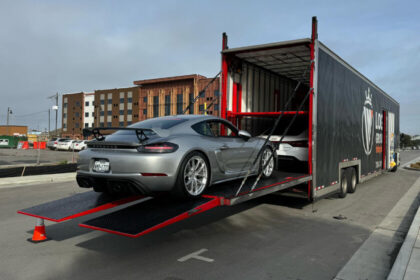 Robos de Nissan Versa y Chevrolet Aveo en calles; superdeportivos sustraídos preentrega