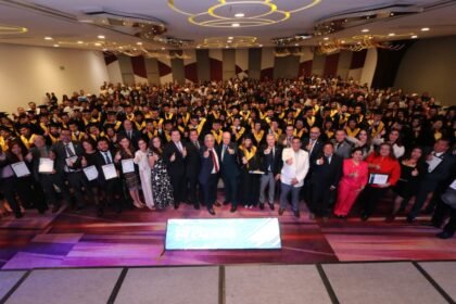 SABES obtiene recertificación ISO y gradúa a 120 jóvenes universitarios
