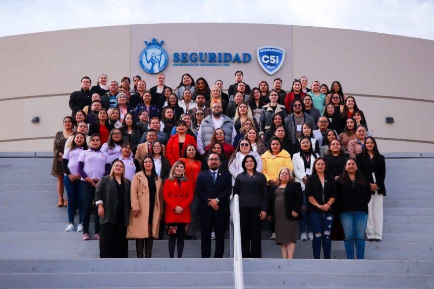 Secretaría de las Mujeres fortalece atención a víctimas de violencia mediante capacitación