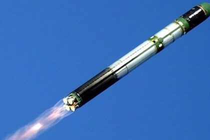 Agencia iraní: cuatro misiles impactaron al portaaviones Abraham Lincoln, EE. UU.