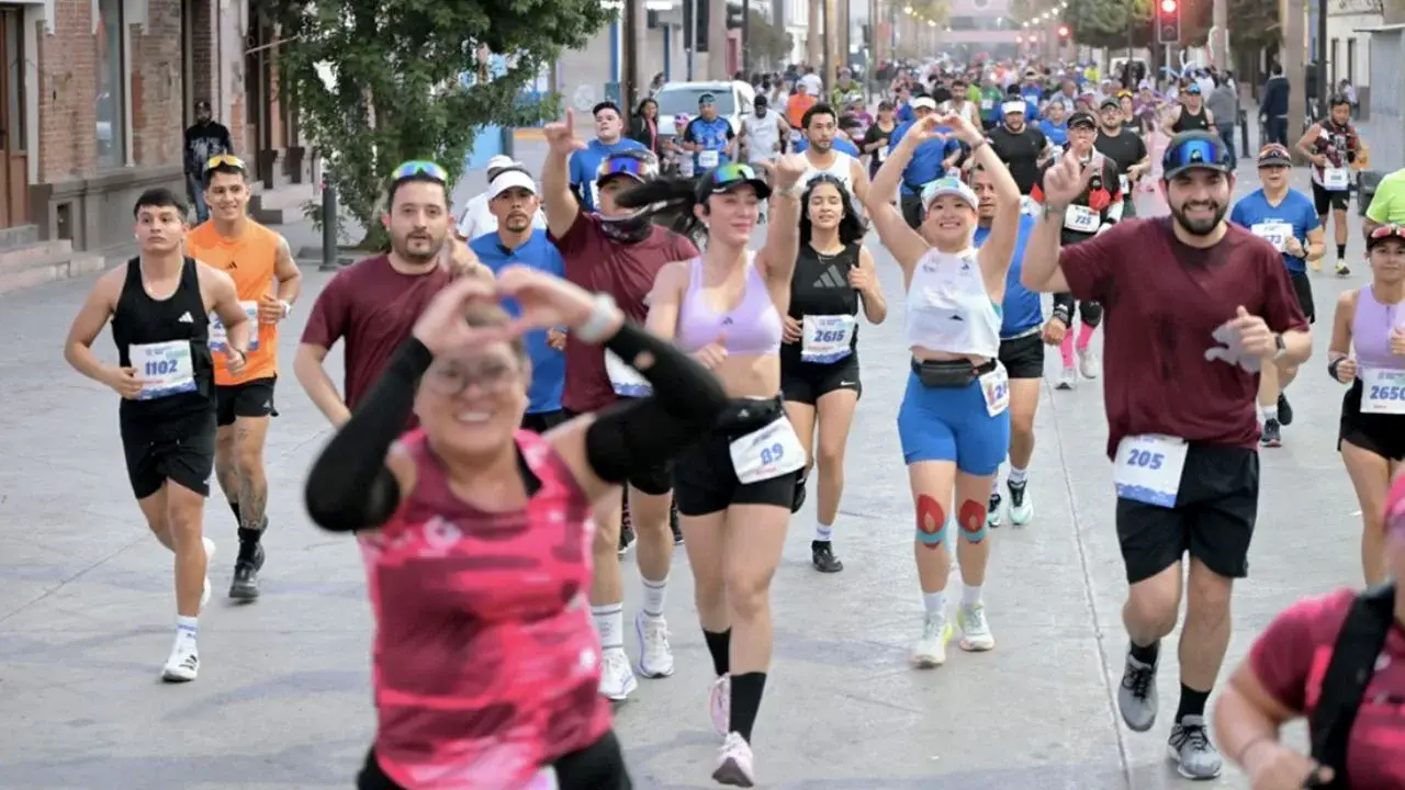 Alcaldesa Betzabé Martínez señalada por correr solo mitad de maratón