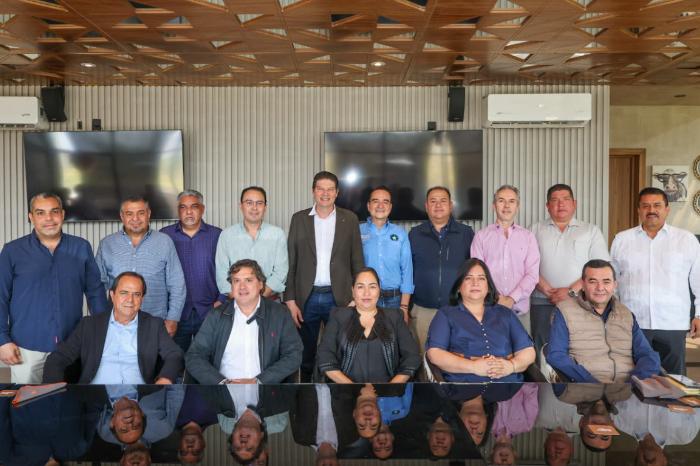 Alfonso Martínez se reúne con alcalde y empresarios en Zamora, Michoacán