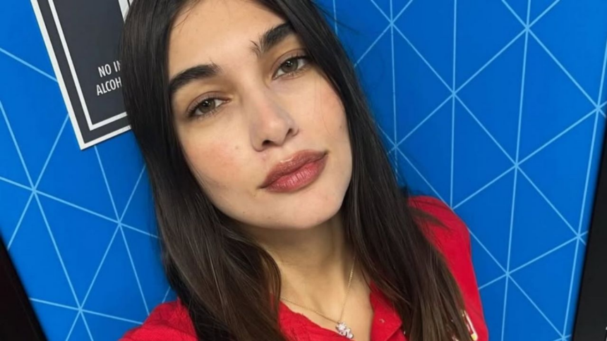 Altura real de la cajera de Oxxo que se volvió viral