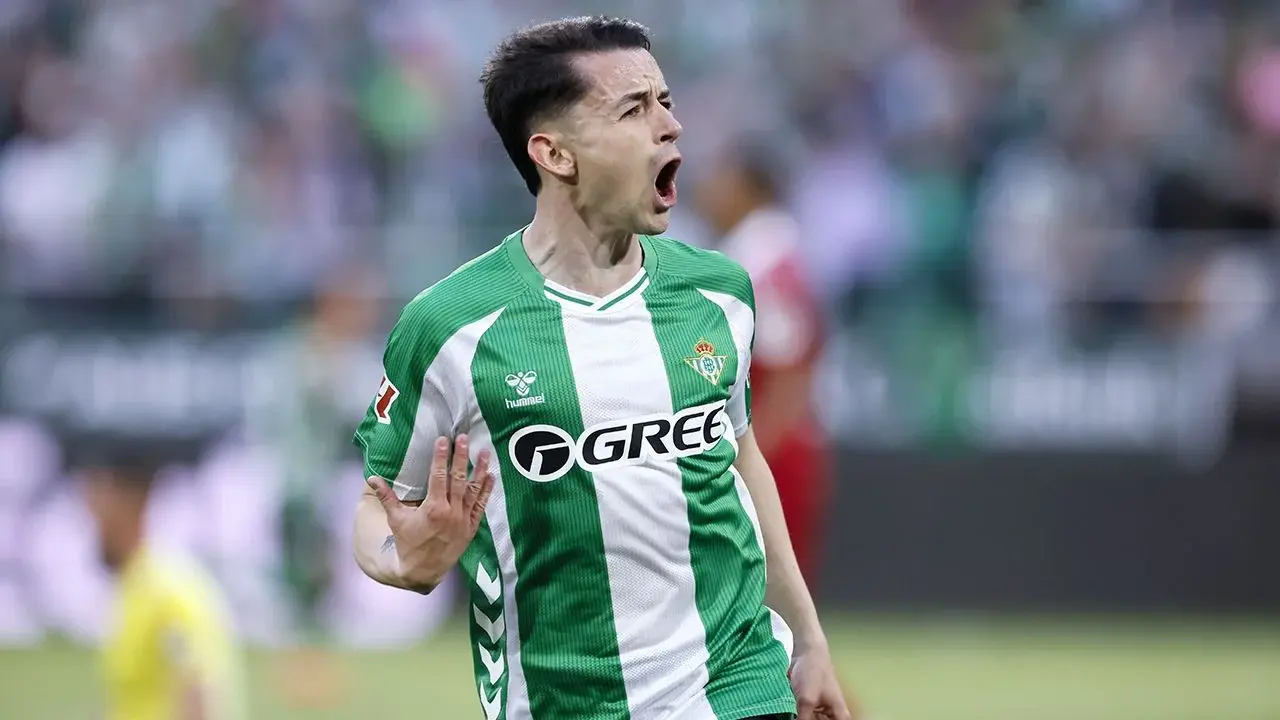Álvaro Fidalgo anota su primer gol con el Betis en el derbi