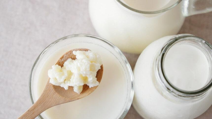 Aquí tienes cinco opciones con estilo de revista, cada una ≤12 palabras:

1) Kéfir diario: qué revela la ciencia sobre beneficios y riesgos  
2) ¿Kéfir a diario? Lo que la investigación realmente muestra  
3) Tomar kéfir todos los días: evidencia científica y consejos prácticos  
4) Kéfir cada día: beneficios respaldados por la ciencia y límites  
5) Diario de kéfir: ¿mejora la salud? Respuesta desde la ciencia