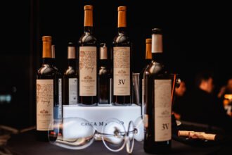 Aquí tienes tres opciones con estilo de revista (todas ≤12 palabras y sin exagerar):

1) "El legado que llega a Costa Rica: ¿qué cambia para el país?"  
2) "Su legado desembarca en Costa Rica: impacto y próximos pasos"  
3) "Cuando su legado toca Costa Rica: historias y cambios por venir"

¿Prefieres un tono más formal, más provocador o más informativo?