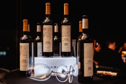 Aquí tienes tres opciones con estilo de revista (todas ≤12 palabras y sin exagerar):

1) "El legado que llega a Costa Rica: ¿qué cambia para el país?"  
2) "Su legado desembarca en Costa Rica: impacto y próximos pasos"  
3) "Cuando su legado toca Costa Rica: historias y cambios por venir"

¿Prefieres un tono más formal, más provocador o más informativo?