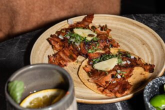 Aquí tienes varias opciones con estilo de revista. ¿Quieres más alternativas o un enfoque distinto?

1. Encuentra la taquería que justifica una escapada a Santa Fe  
2. Tacos de autor: la taquería en Santa Fe que debes probar  
3. Una taquería en Santa Fe que justifica el viaje  
4. La taquería de Santa Fe que está dando de qué hablar  
5. ¿Vale la pena ir a Santa Fe por sus tacos? Descúbrelo aquí  
6. Santa Fe en un bocado: la taquería que sorprende