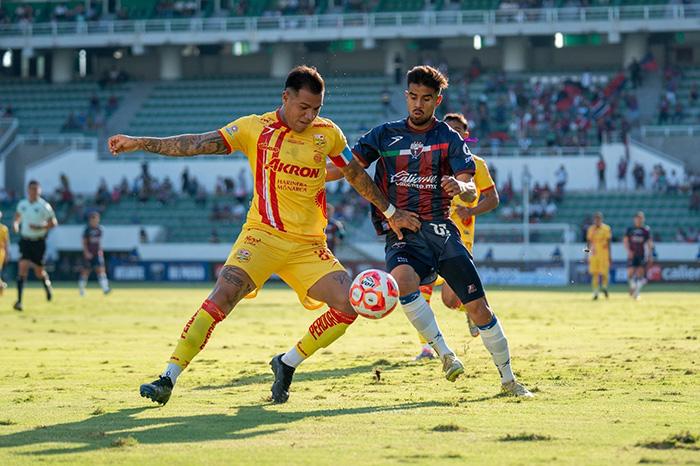 Atlético Morelia cae 2-1 ante Atlante tras quedarse con diez