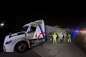 Autoridades aseguran 120,000 litros en Celaya y Apaseo el Grande; cuatro detenidos