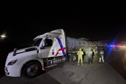 Autoridades aseguran 120,000 litros en Celaya y Apaseo el Grande; cuatro detenidos