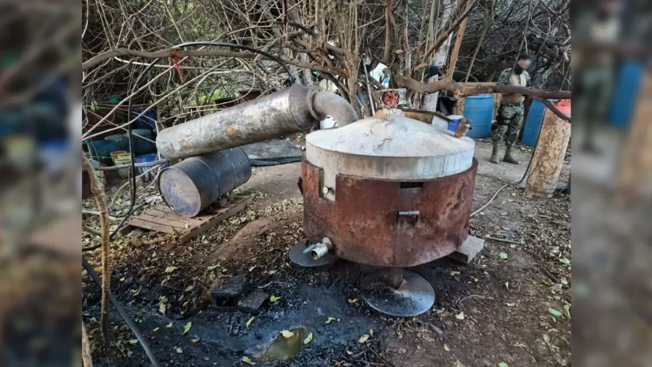 Autoridades aseguran 800 kilos de metanfetamina en laboratorio clandestino de Culiacán