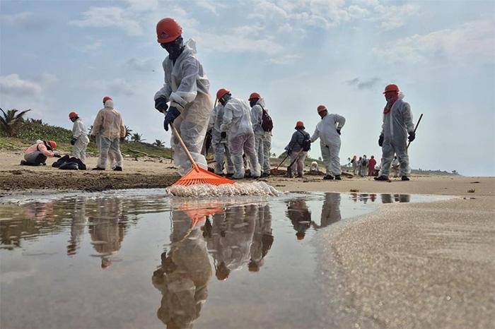 Autoridades recuperan 825 toneladas de crudo tras derrame