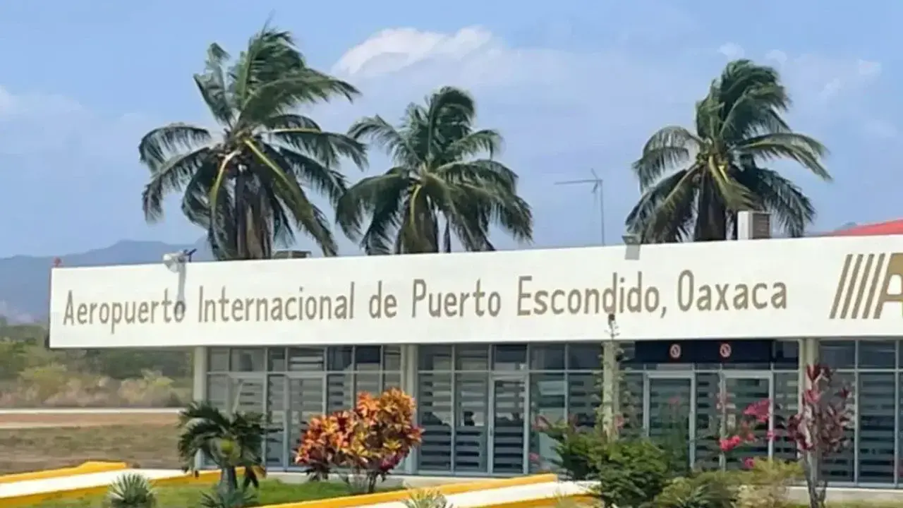 Bloqueo de manifestantes suspende 18 vuelos en Puerto Escondido, Oaxaca