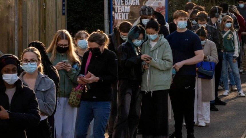 Brote de meningitis en Inglaterra agota existencias de vacunas y colapsa farmacias