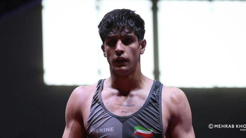 Campeón de lucha libre de 19 años ejecutado públicamente en Irán