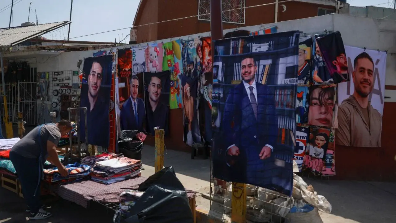 CDMX: Harfuch en prensa internacional por accesorios que lo muestran sin camisa