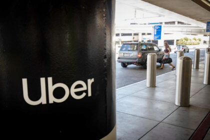 CDMX: Uber exige acatar fallo que impide sancionar conductores; taxistas bloquean AICM