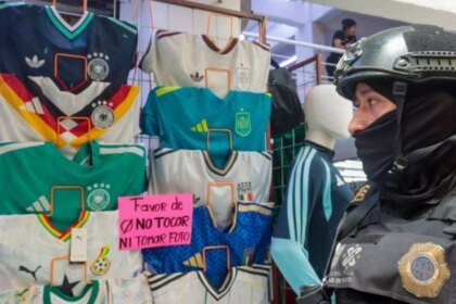 Ciudad de México asegura 25 toneladas de mercancía deportiva falsa en Tepito