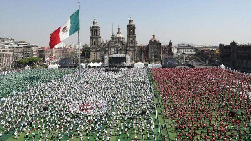 Ciudad de México logra Récord Guinness: clase de fútbol con 9,500 asistentes