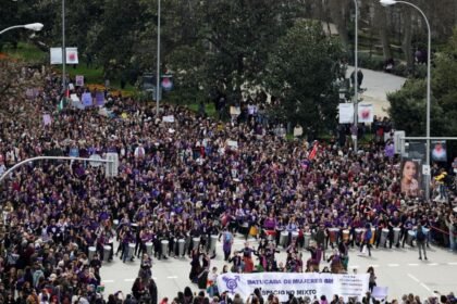 Ciudades de Europa y Asia registran miles en protesta contra violencia machista