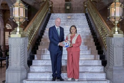 Clara Brugada y Gianni Infantino supervisan obras para el Mundial