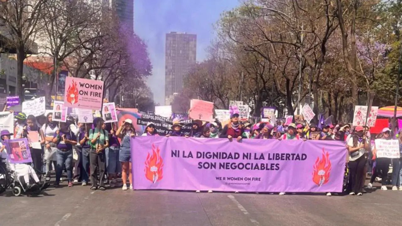 Contingentes se concentran en CDMX para marcha del 8M