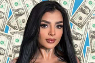 ¿Cuánto gana Karely Ruiz en plataformas para adultos?