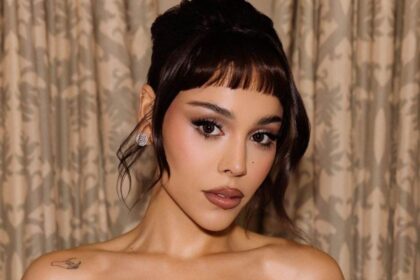 Danna interpreta "La gata bajo la lluvia" en Vive Latino 2026