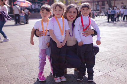 Dayana Pérez entrega medallas a la infancia en Salvador Escalante