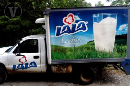 Disparan contra camioneta repartidora de lácteos durante intento de robo