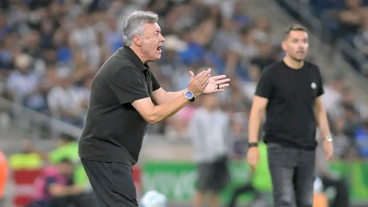 Domènec Torrent despedido por Rayados tras mal torneo y tensión