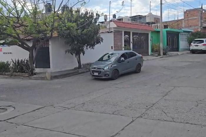 Dos jóvenes baleados en moto en poniente de Morelia, Michoacán