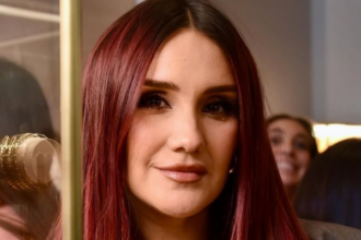 Dulce María posa con pancita en etapa final del embarazo