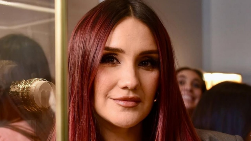 Dulce María posa con pancita en etapa final del embarazo