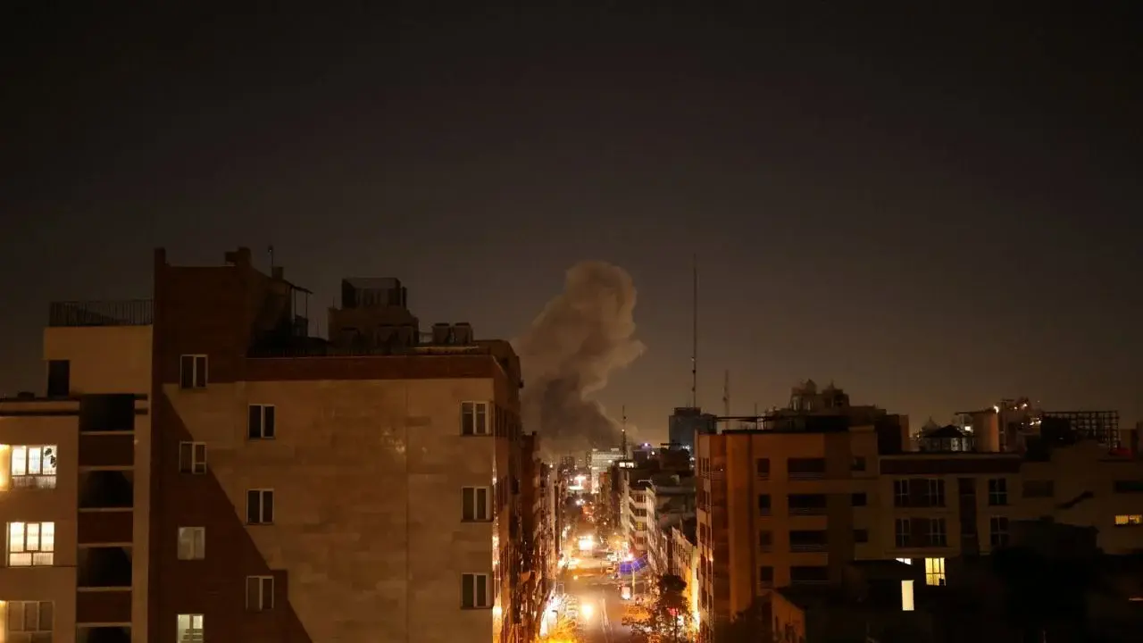 Emiratos Árabes Unidos cierra embajada en Teherán y retira personal diplomático