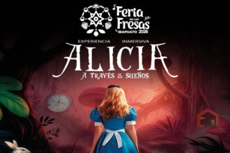 Exhibición "Alicia" inaugura espacios temáticos en Feria de las Fresas