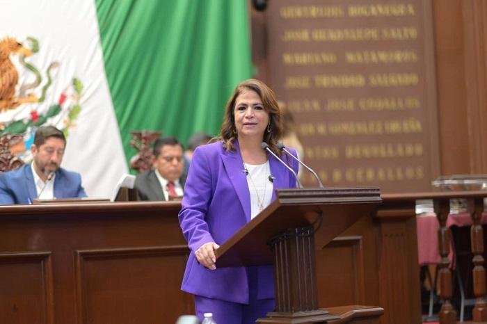 Fabiola Alanís impulsa consultas y plebiscitos en Michoacán