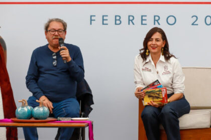 FCE lanza histórica colección juvenil en Ciudad de México