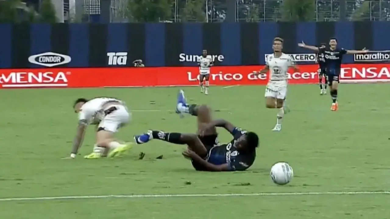 Futbolista argentino fractura a rival tras dura entrada