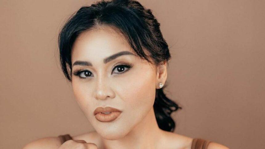 Gomita califica de "infiel" a su papá y revive recuerdos familiares