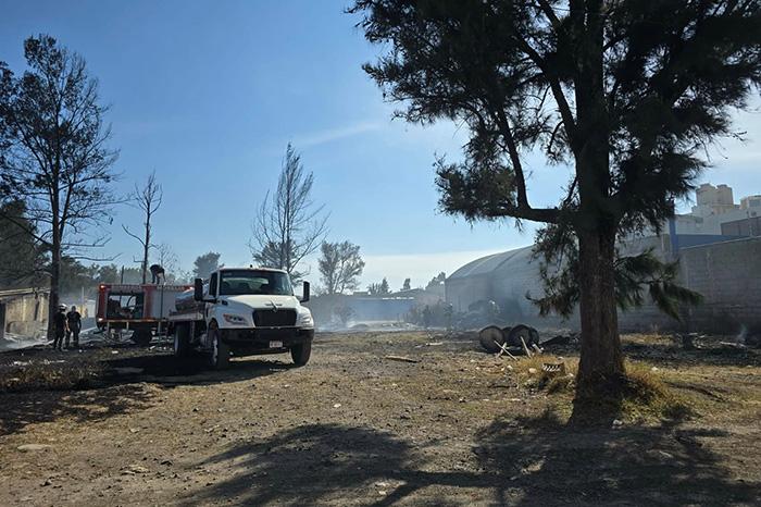 Incendio en recicladora de plásticos en colonia Los Ángeles, Morelia