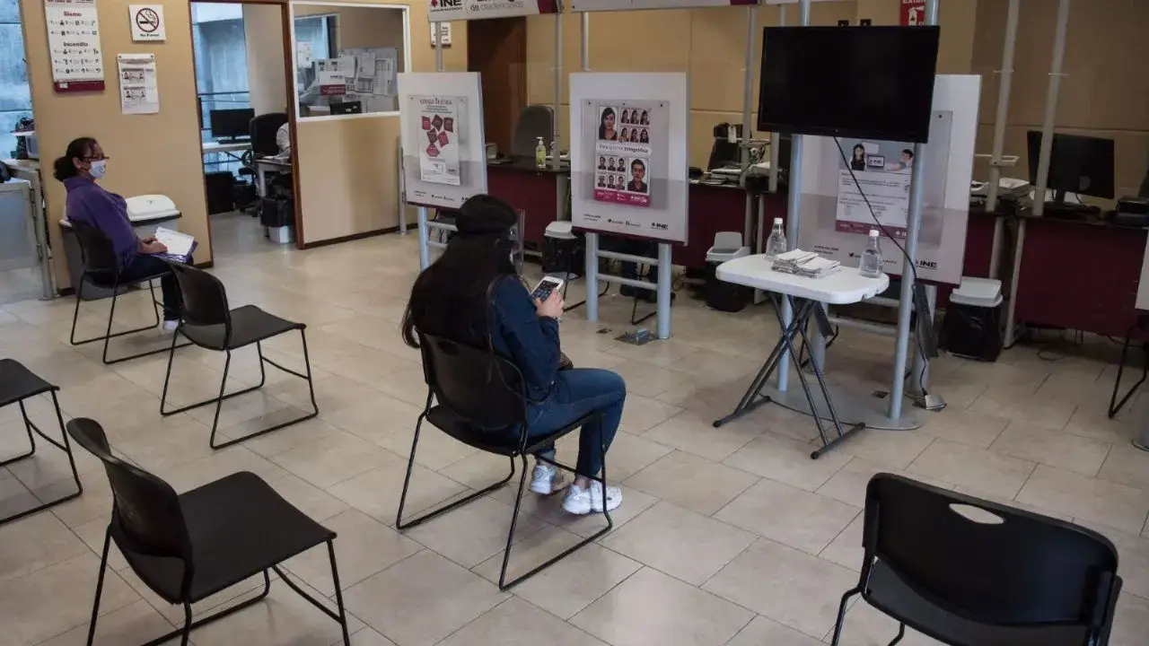 INE en CDMX aprueba credencial con género no binario y autoadscripción indígena