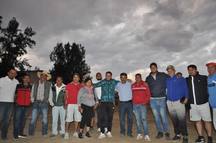 Inician instalación de nuevas graderías en cancha de Las Palmas, Charo, Michoacán