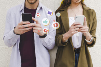 Inteligencia artificial no resuelve tareas escolares; colegios piden medidas urgentes