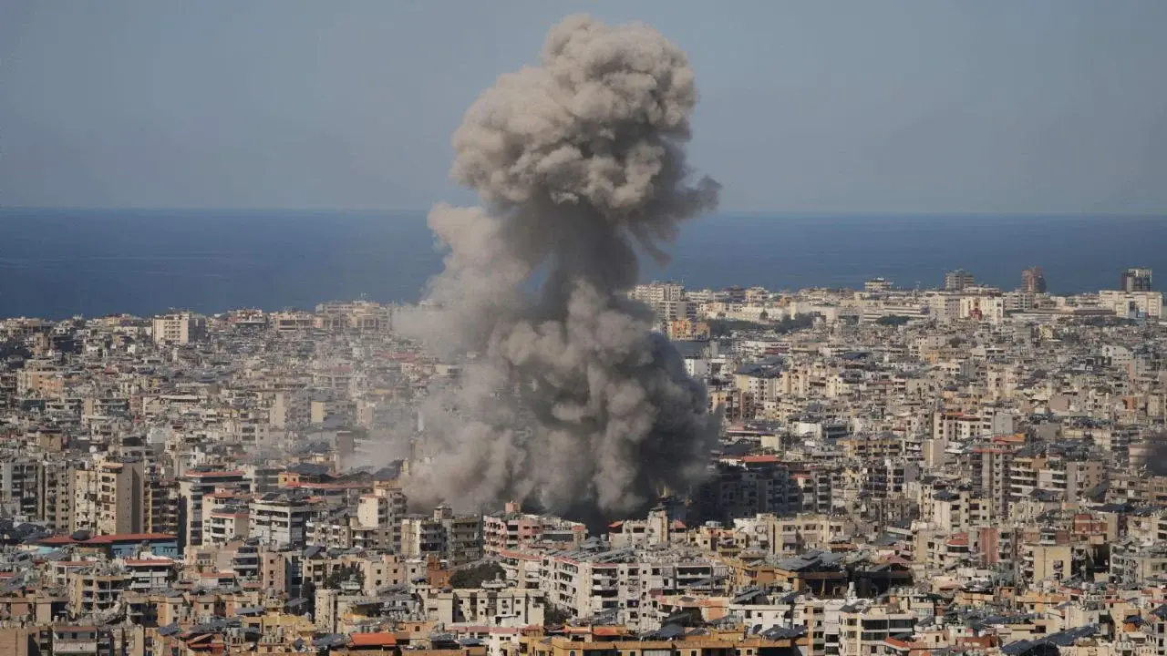 Irán ataca buques comerciales y aeropuerto de Dubái, amenaza al Golfo Pérsico