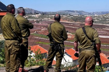 Israel declara haber atacado 320 objetivos de Hezbolá, 80 en 24 horas