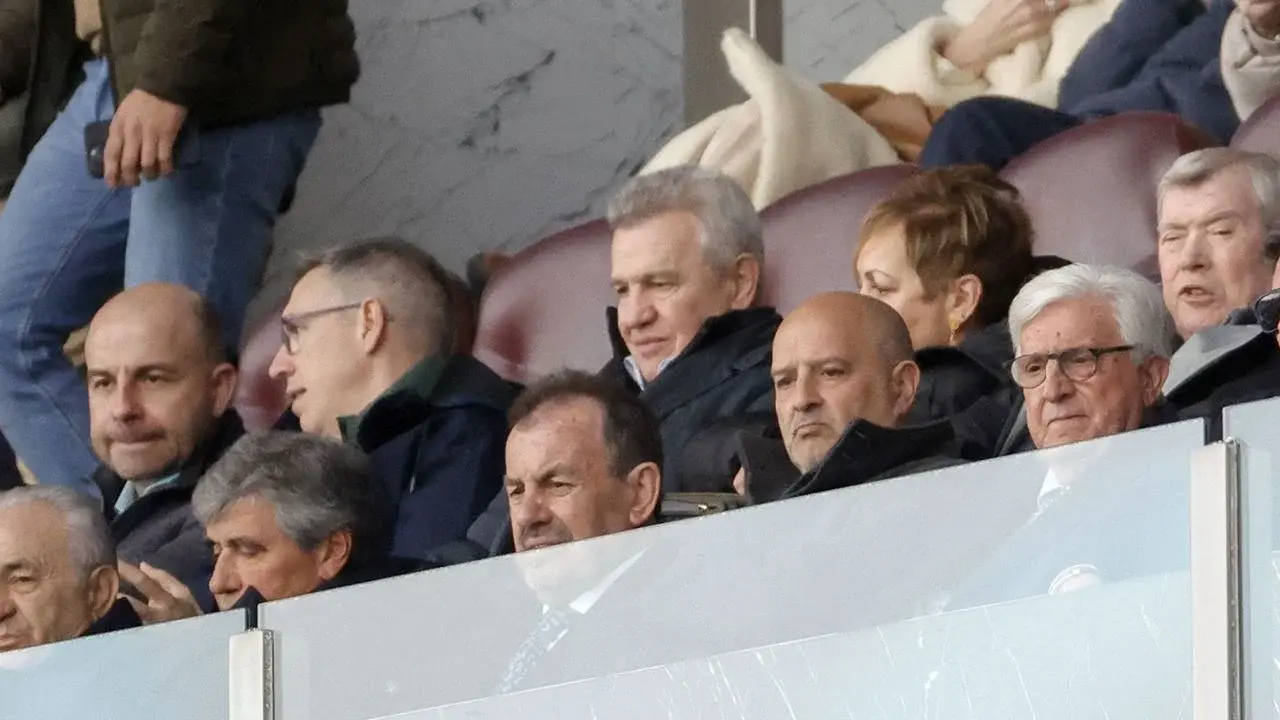 Javier Aguirre evalúa a Álvaro Fidalgo en partido del Betis