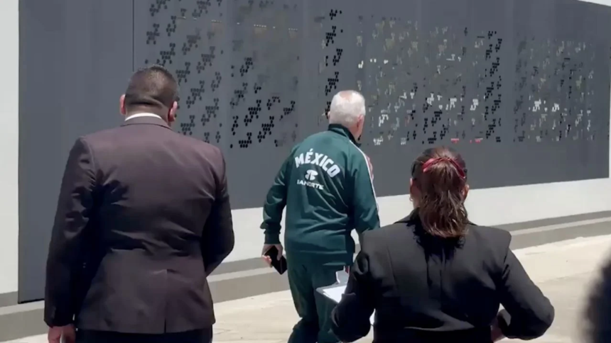 Javier Aguirre reclama a seguridad por negar acceso de familiar al CAR