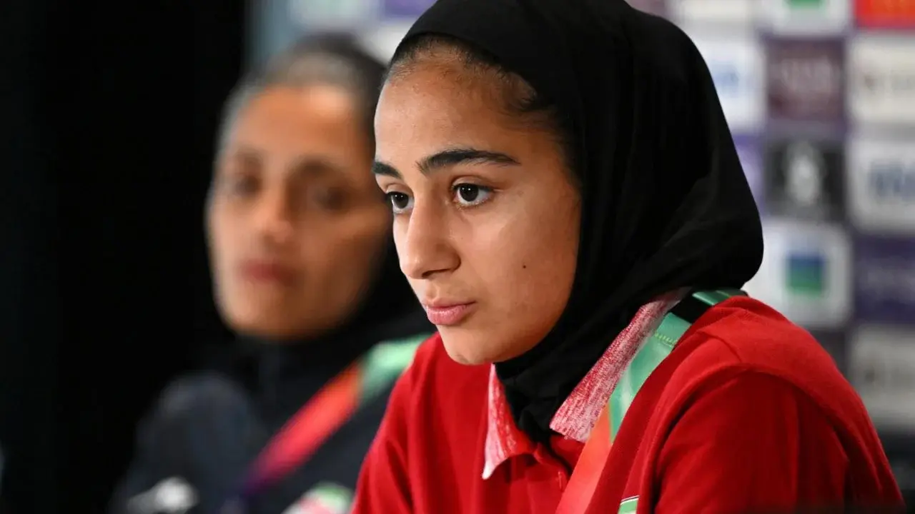 Jugadora iraní llora por la guerra en la Copa de Asia